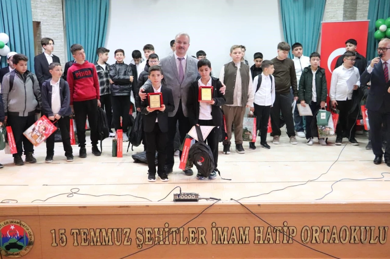 İstiklal Marşı&rsquo;nı G&uuml;zel Okuma Yarışmasında Elif Filiz il birincisi
