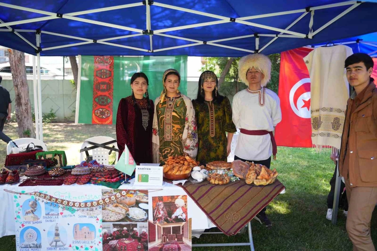 İşveren ile öğrenciler buluştu, kariyer festivali şenliğe döndü
