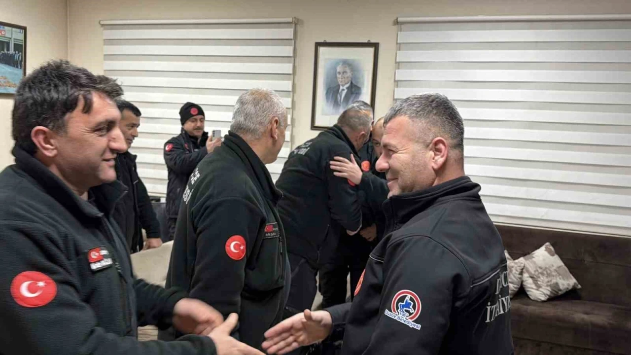 İtfaiyeciler ailelerinden uzakta yeni yıla girdi
