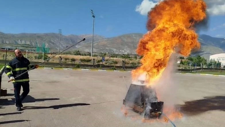 İtfaiyeden kurum personellerine yangın eğitimi
