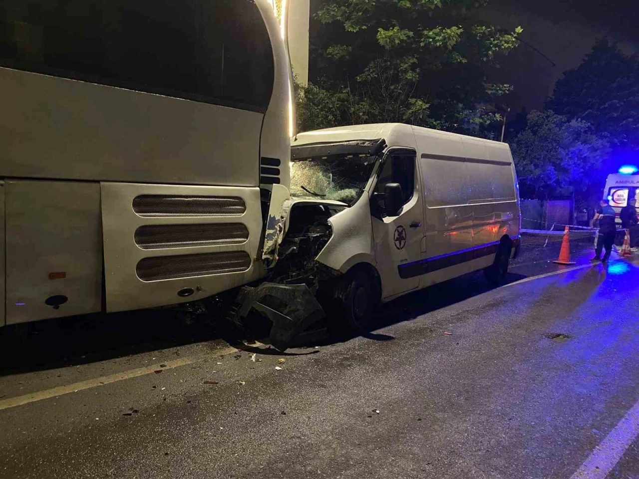 İzinsiz alınan araçla ortalığı savaş alanına çevirdiler: 3 yaralı
