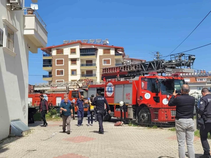 İzmaritten çıkan yangında evdeki anne ve çocukları itfaiye ekipleri kurtardı
