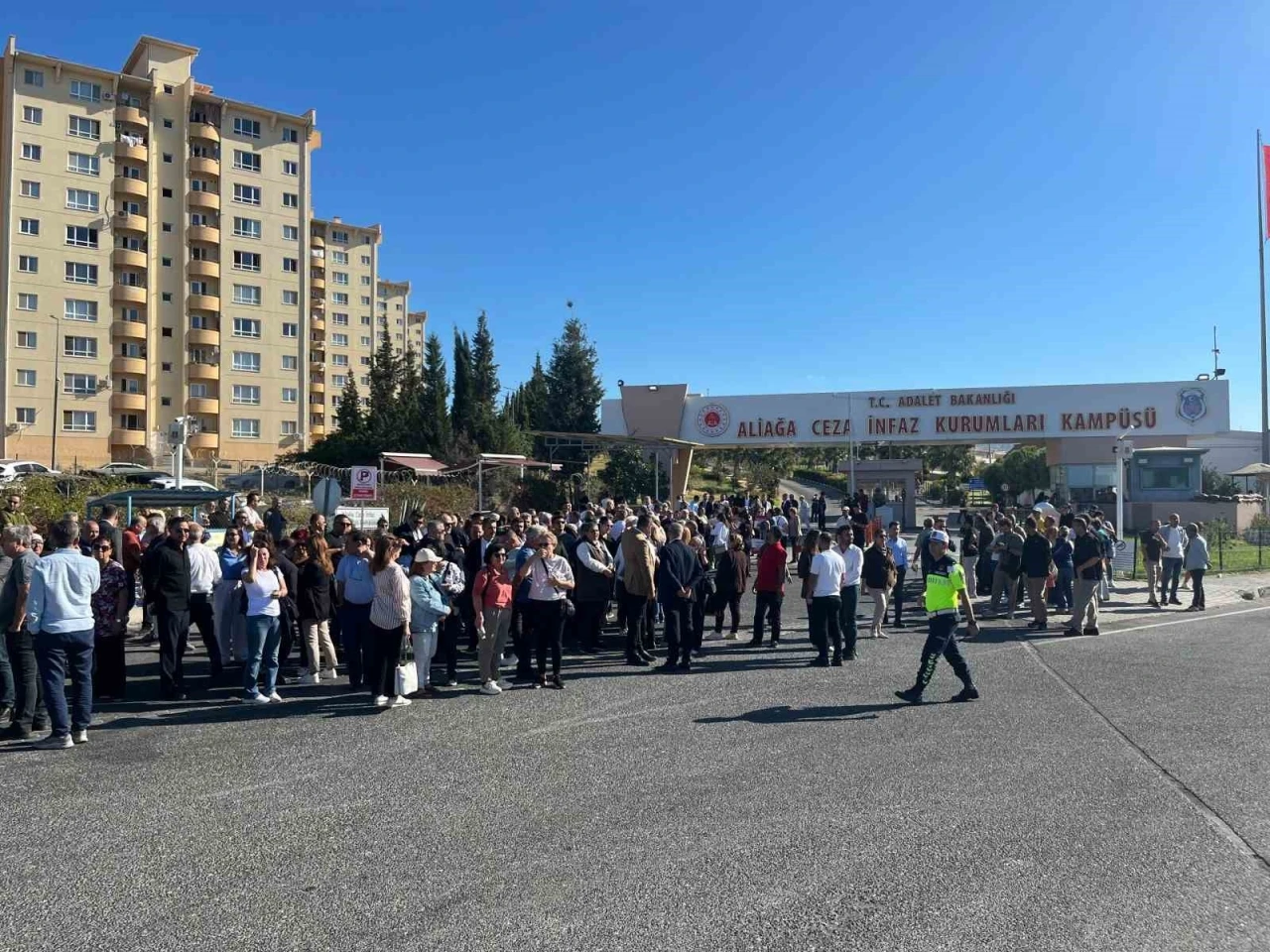 İzmir Büyükşehir yolsuzluk davası: Sanıklar suçlamaları kabul etmedi
