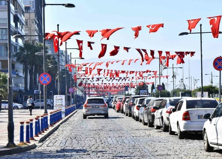 İzmir Cumhuriyet&rsquo;in 100&rsquo;&uuml;nc&uuml; yıl kutlamalarına hazırlanıyor
