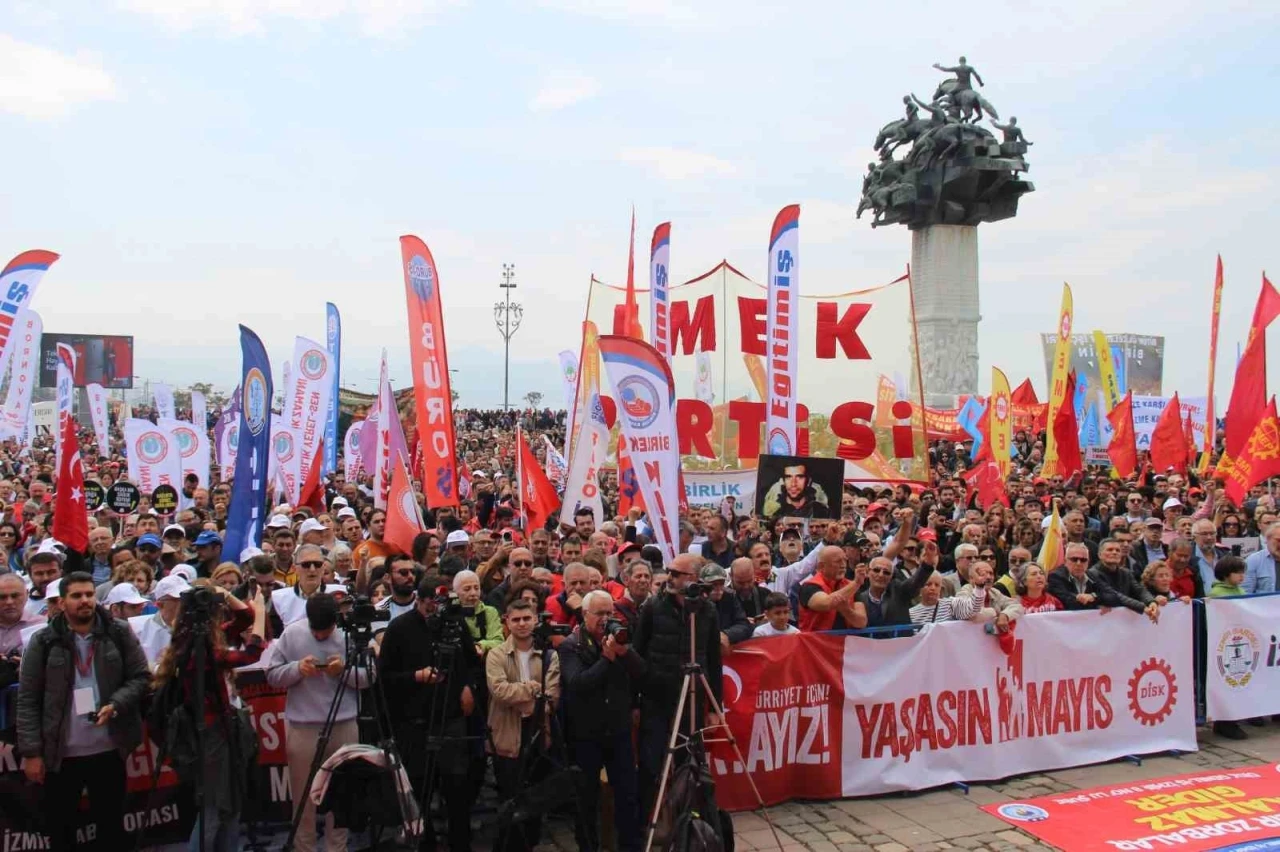 İzmir’de 1 Mayıs kutlaması
