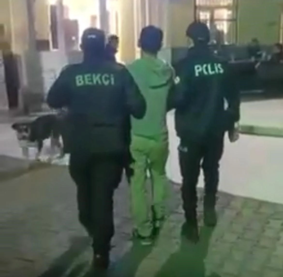 İzmir&rsquo;de 11 yıl hapis cezasıyla aranan h&uuml;k&uuml;ml&uuml; yakalandı
