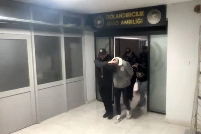 İzmir&rsquo;de 15 milyonluk &lsquo;sahte uzlaştırmacı&rsquo; vurgunu: 15 tutuklama
