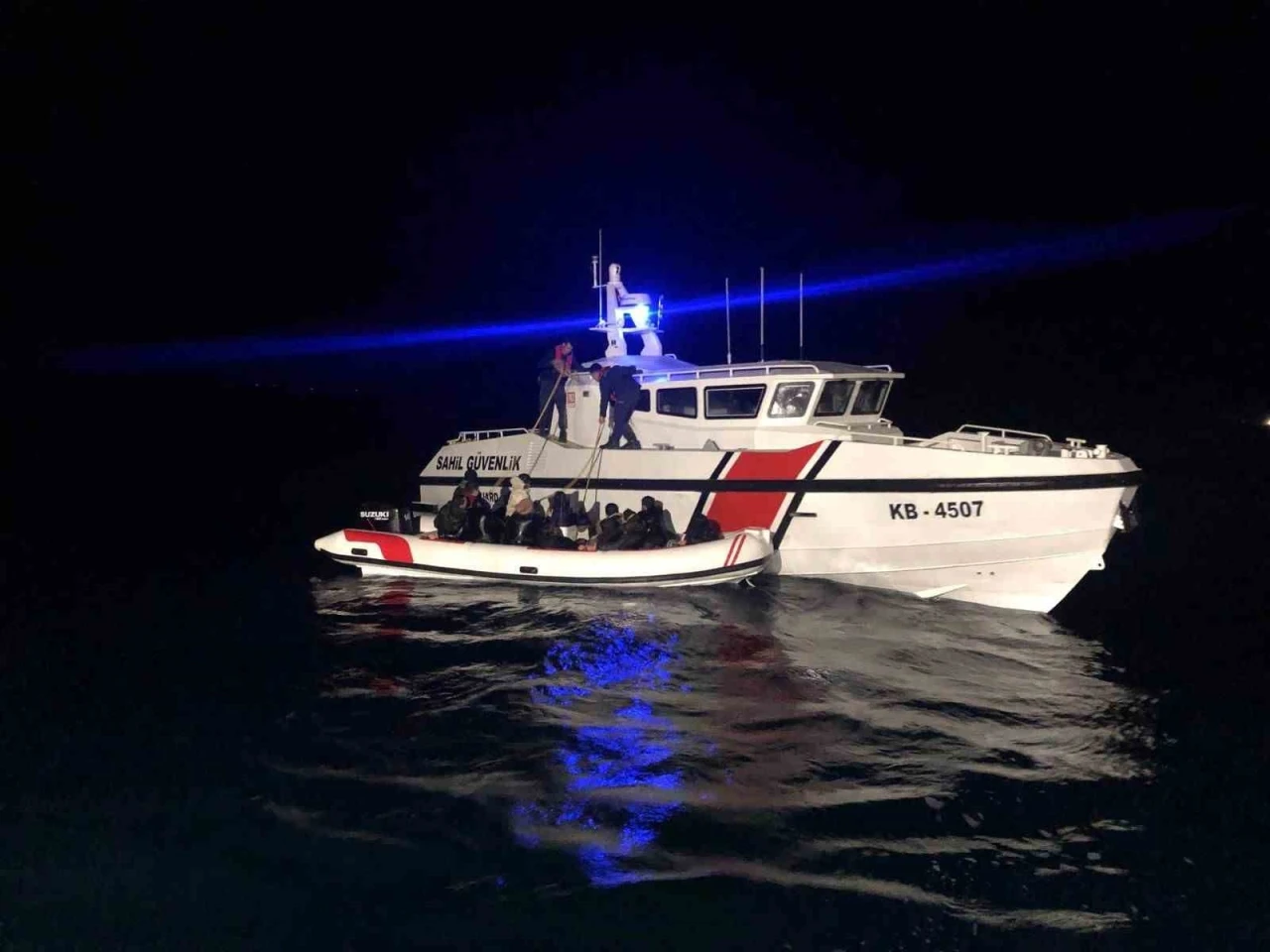 İzmir&rsquo;de 24 saatte 99 g&ouml;&ccedil;men, 3 ka&ccedil;ak&ccedil;ı yakalandı
