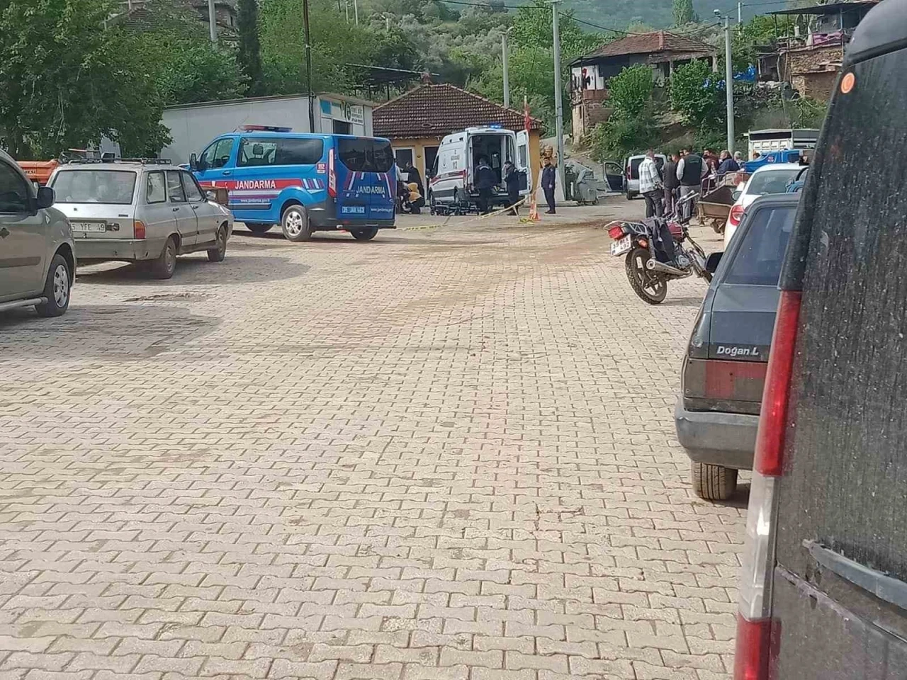 İzmir’de 3 kişiyi yaralayan saldırgan kayıplara karıştı
