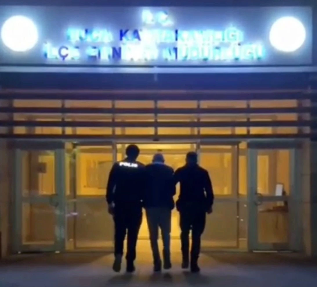 İzmir’de 34 yılla aranan firari hırsız yakalandı
