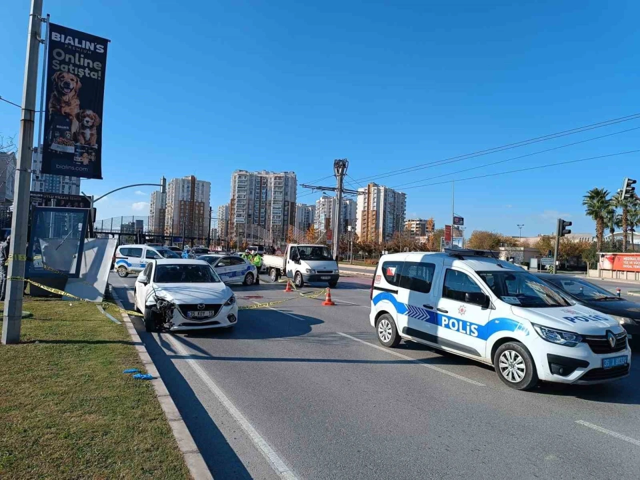 İzmir&rsquo;de alkoll&uuml; s&uuml;r&uuml;c&uuml;n&uuml;n &ccedil;arptığı yaşlı kadın hayatını kaybetti
