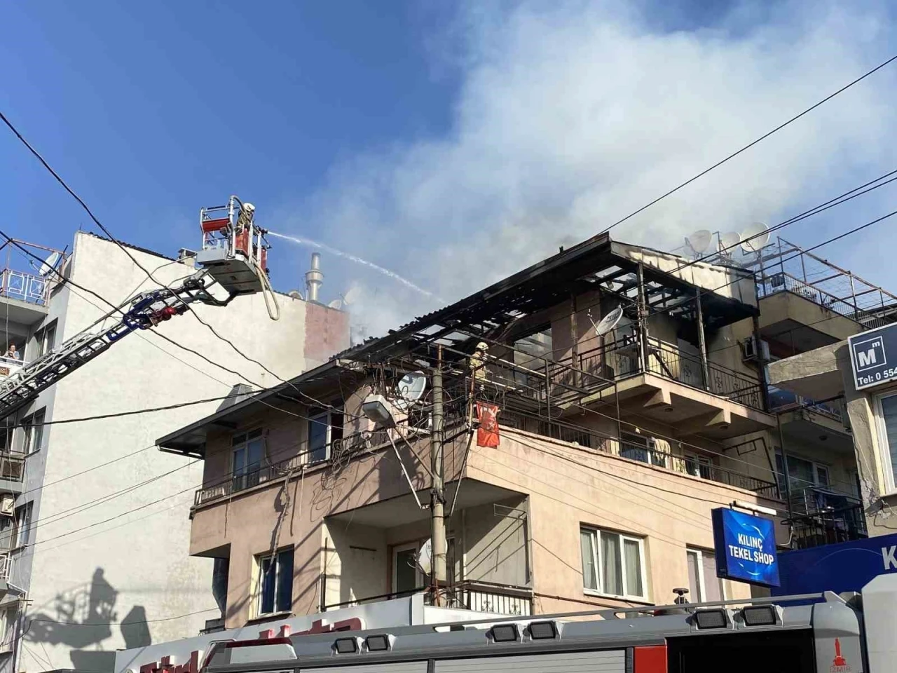 İzmir’de çatı yangını
