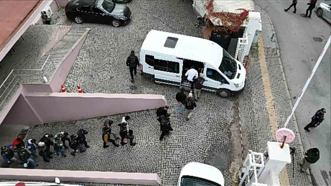 İzmir&rsquo;de DEAŞ operasyonu: 40 g&ouml;zaltı
