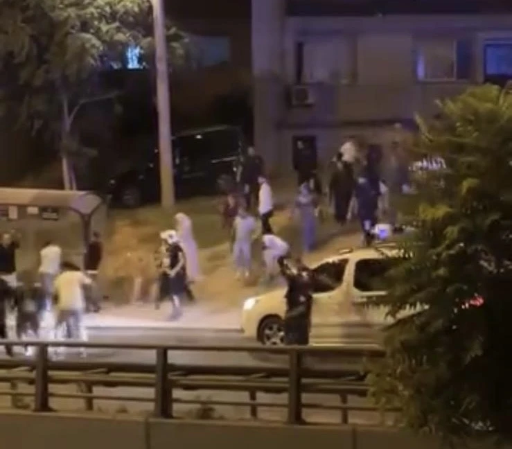 İzmir’de düğün sonrası meydan muharebesi gibi kavga
