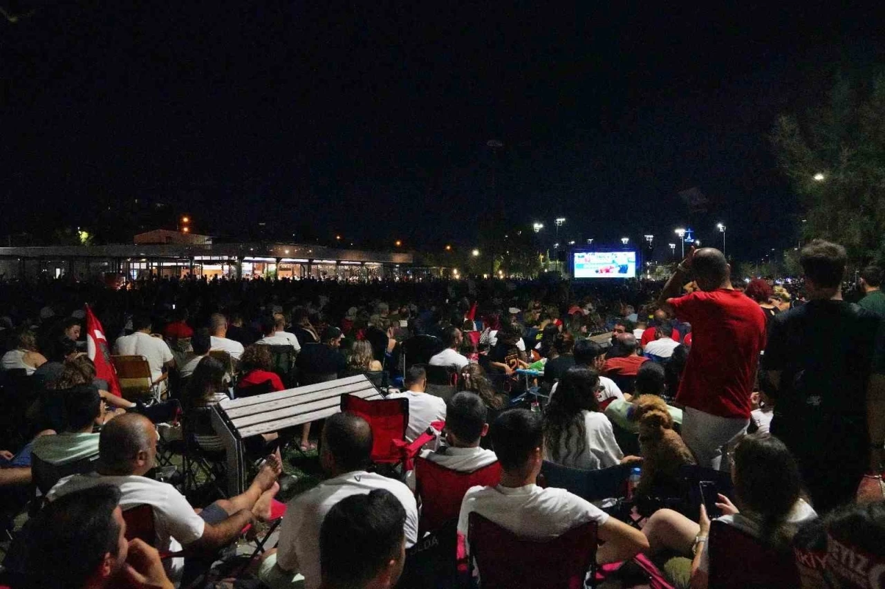 İzmir&rsquo;de D&uuml;nya Kupası heyecanı dev ekranlarda yaşanacak
