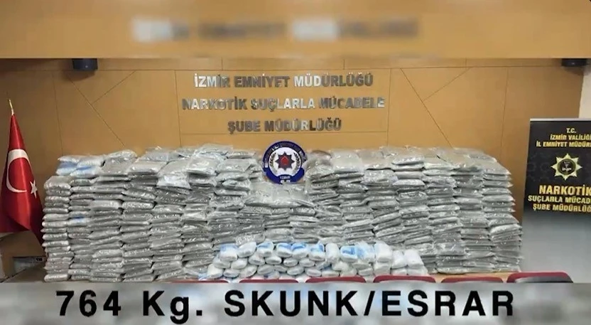 İzmir&rsquo;de d&uuml;zenlenen operasyonda 764 kilogram uyuşturucu madde ele ge&ccedil;irildi
