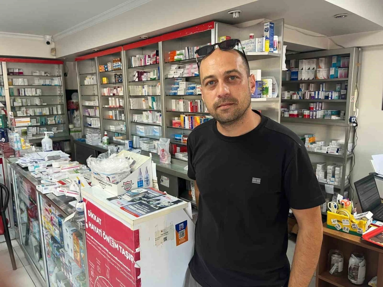 İzmir’de eczaneye yumurtalı saldırı
