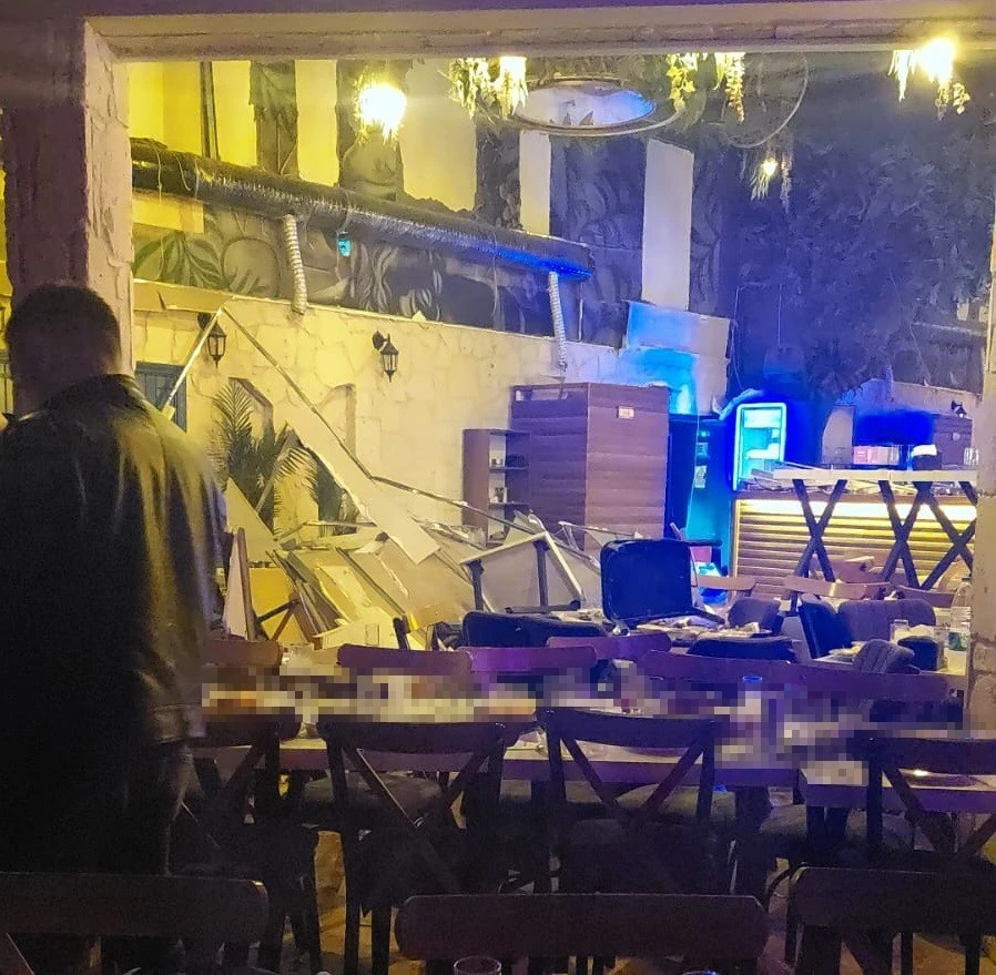 Eğlence Mekanında Duvar Çöktü