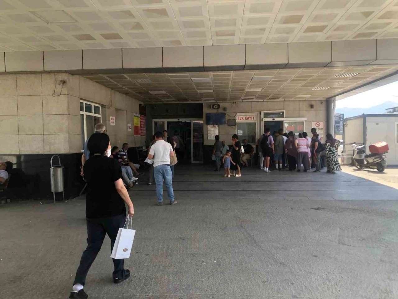 İzmir’de fabrikada gıda zehirlenmesi iddiası: 68 işçi hastanelik oldu