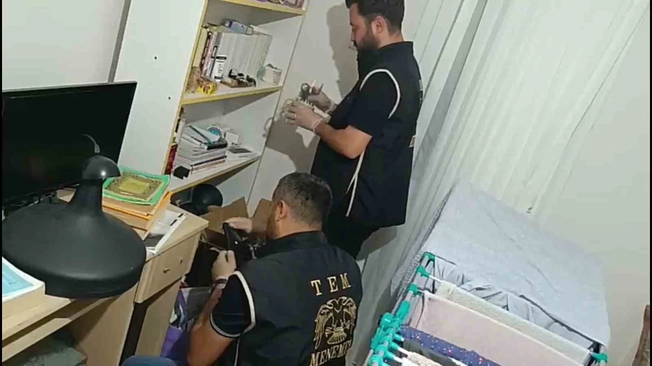 İzmir’de FETÖ/PDY’ye hücre evleri operasyonu: 40 gözaltı
