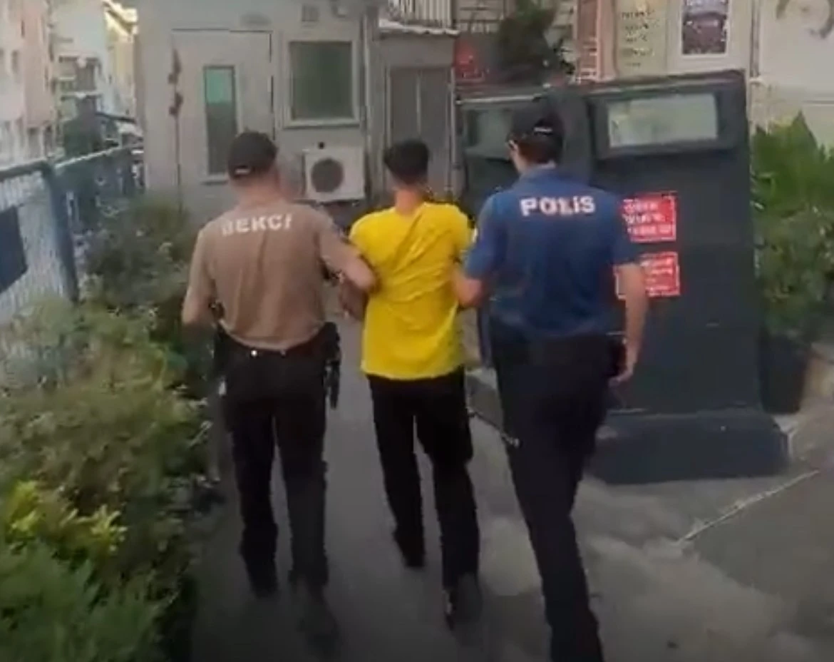 İzmir’de firari cinayet hükümlüsü kıskıvrak yakalandı
