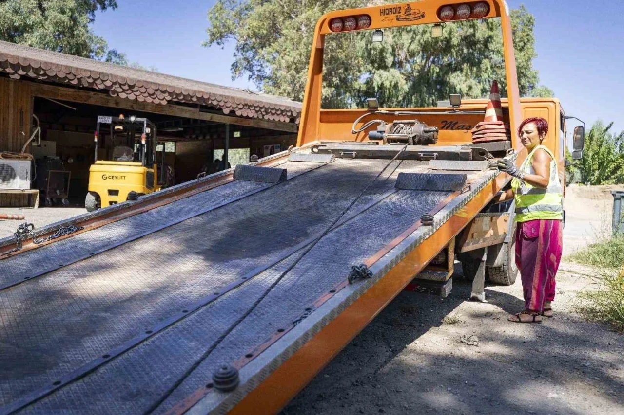 İzmir’de kadın çekici operatörü tabuları yıktı

