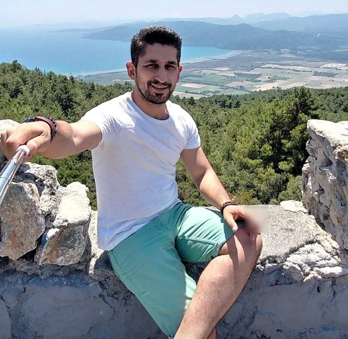 İzmir’de kamyonet iki motosikletliye çarptı: 1 ölü
