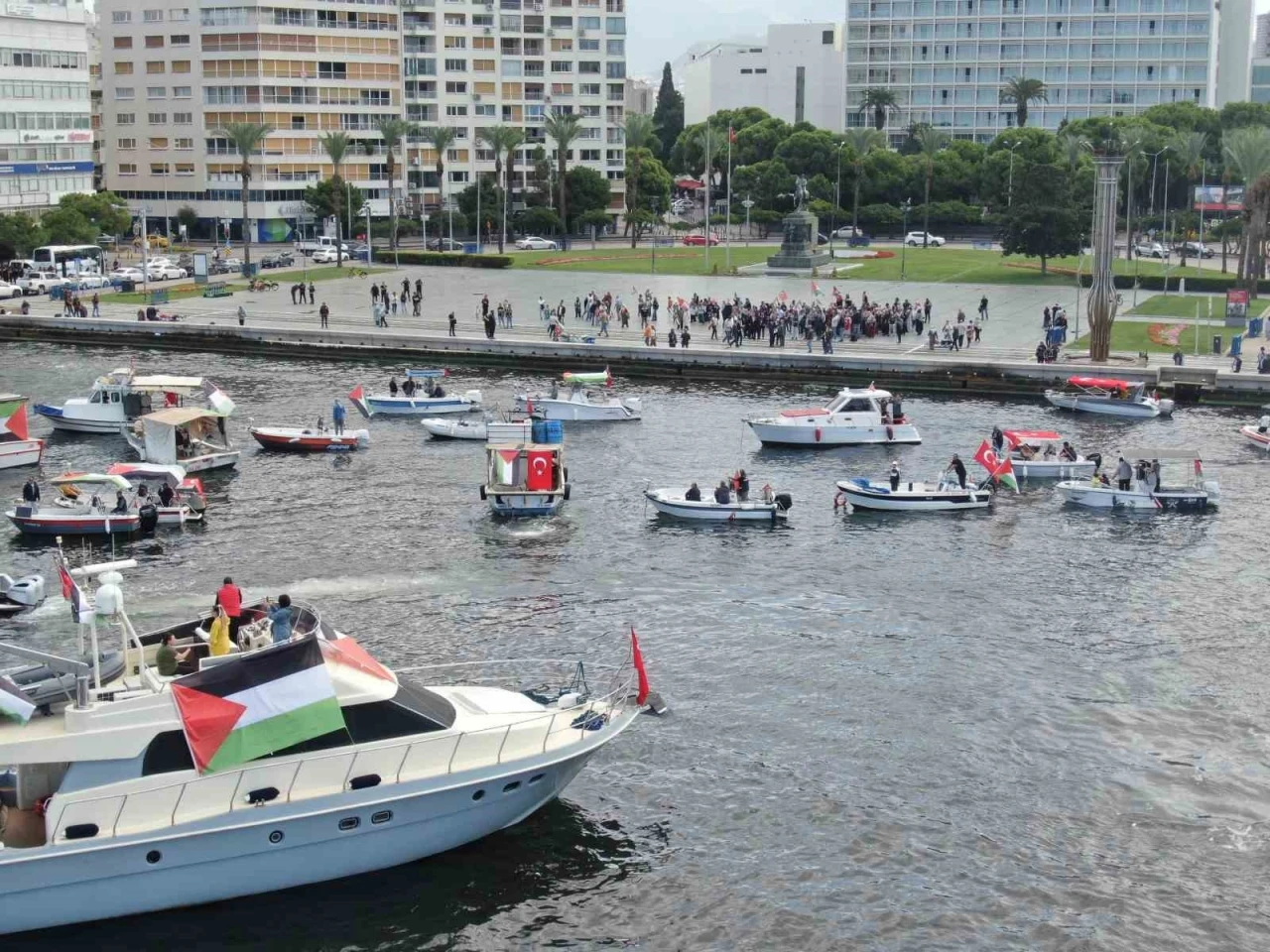 İzmir’de ’Kararlıyız, Sumud’un Yanındayız’ etkinliği düzenlendi
