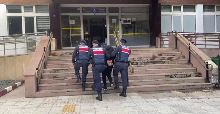 İzmir&rsquo;de kastan adam &ouml;ld&uuml;rme su&ccedil;undan aranan zanlı yakalandı
