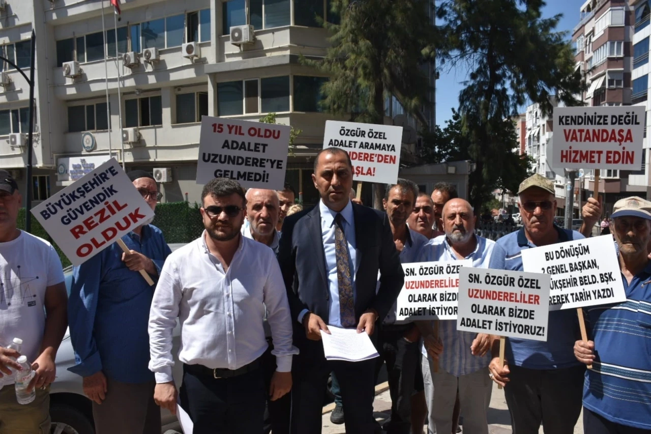 İzmir’de kentsel dönüşüm mağdurları isyan etti: "15 yıllık bekleyiş yeter!"