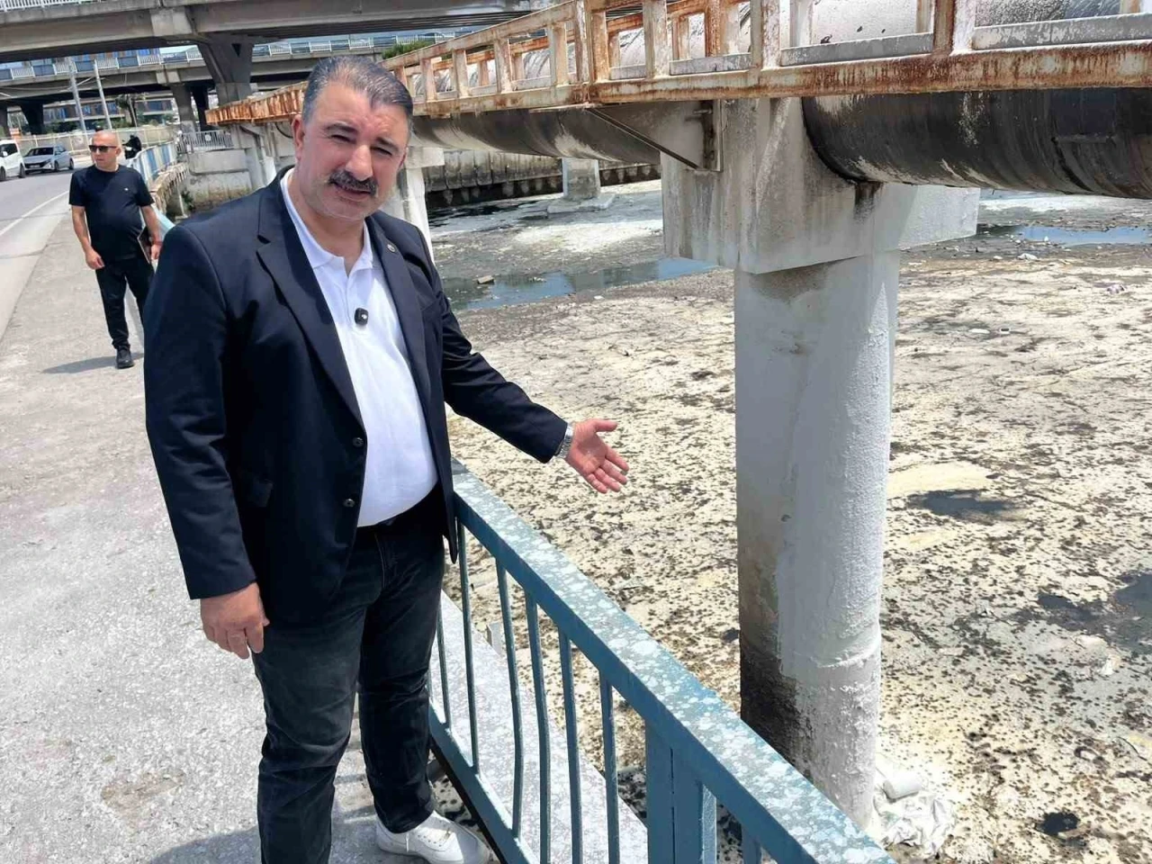 İzmir&rsquo;de koku isyanı, Başdaş: "5 dakikadır maskesiz duramıyoruz"
