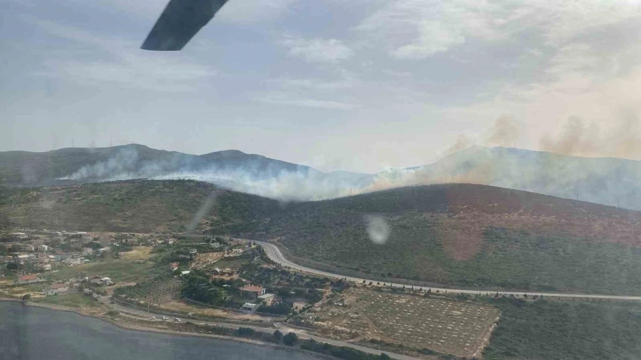 İzmir’de makilik alandaki yangına müdahale sürüyor

