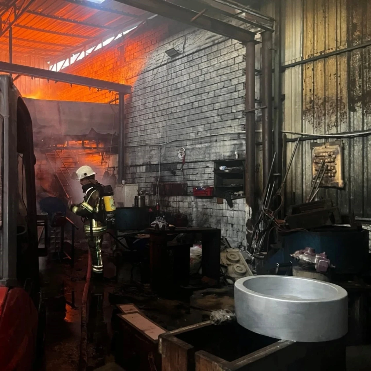 İzmir’de metal döküm atölyesinde yangın
