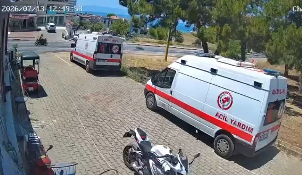 İzmir&rsquo;de &ouml;l&uuml;ml&uuml; kaza anı kamerada
