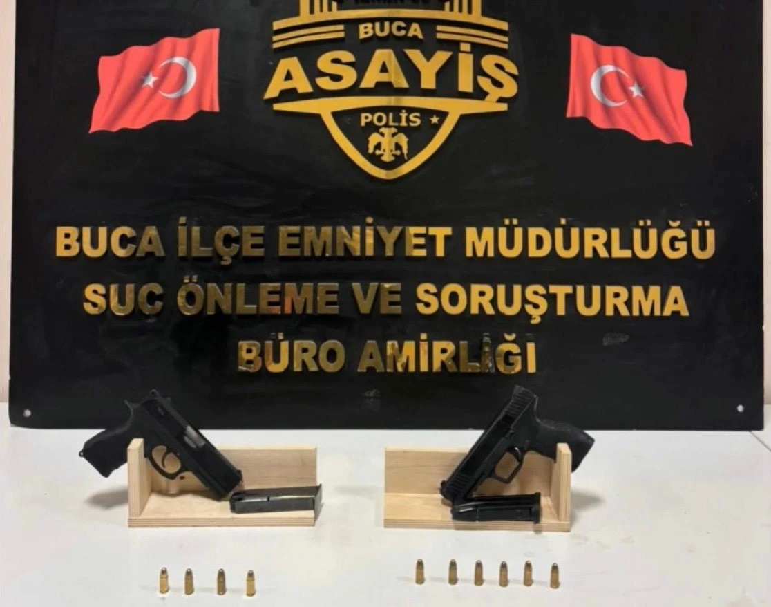 İzmir&rsquo;de ruhsatsız silah operasyonunda 4 ş&uuml;pheli yakalandı
