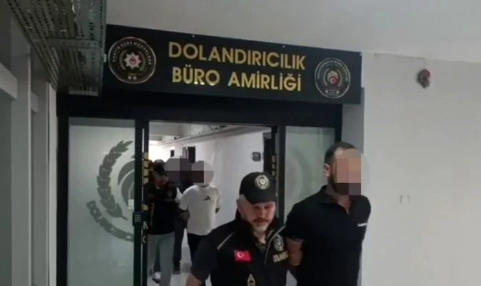 İzmir&rsquo;de sahte beyaz eşya servisi &ccedil;etesine operasyon: 5 tutuklama

