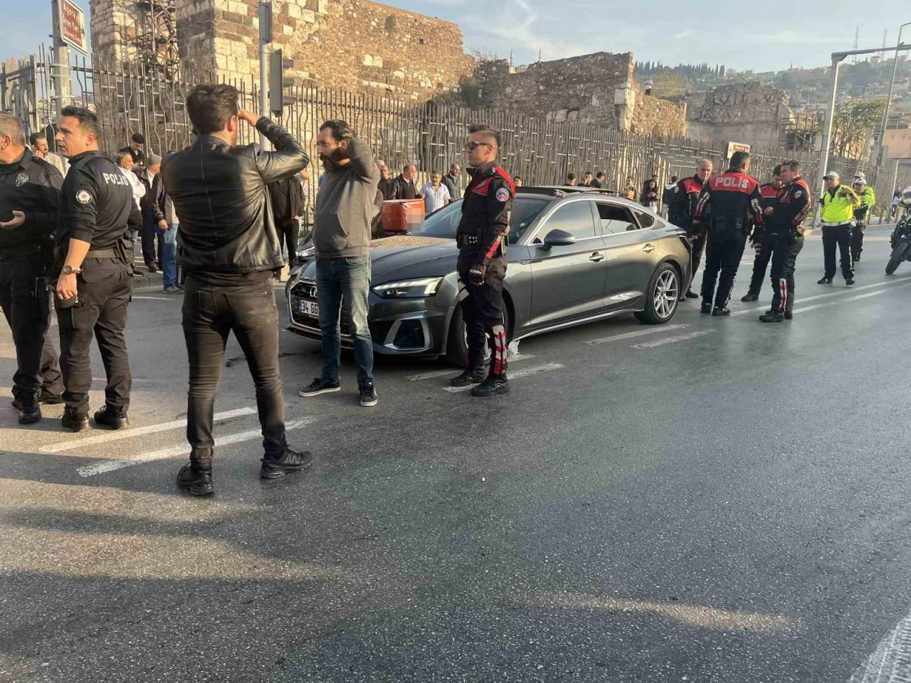 İzmir’de silahlı saldırı: 1 ağır yaralı
