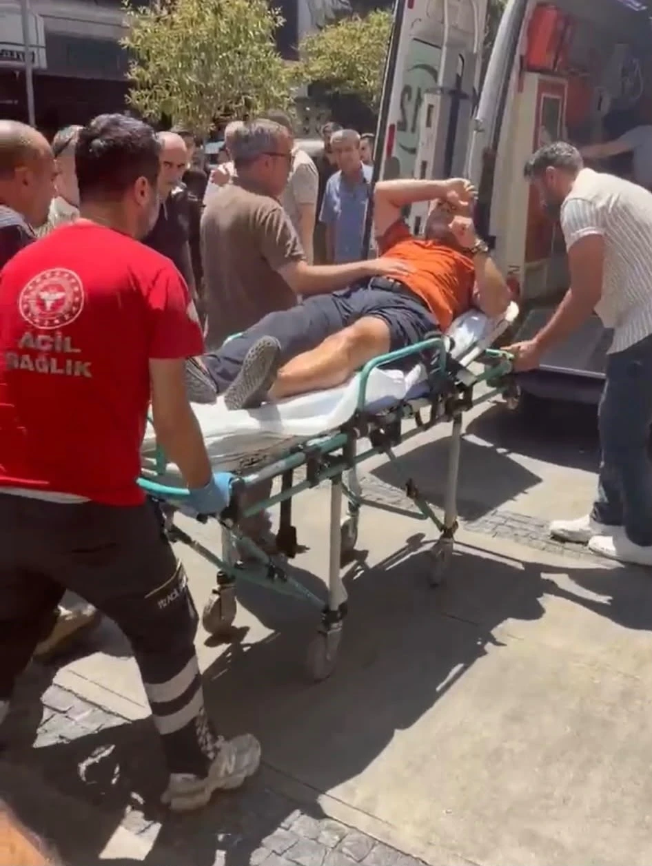 İzmir&rsquo;de silahlı saldırı: Ka&ccedil;maya &ccedil;alışan saldırganı trafik polisi yakaladı
