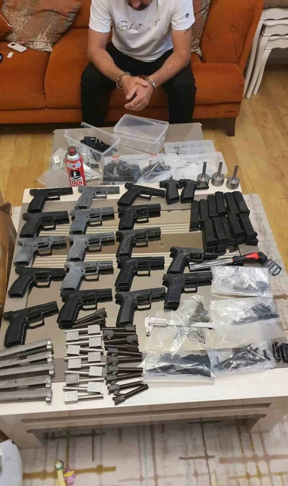 İzmir&rsquo;de su&ccedil; &ouml;rg&uuml;tlerine operasyon: 38 g&ouml;zaltı
