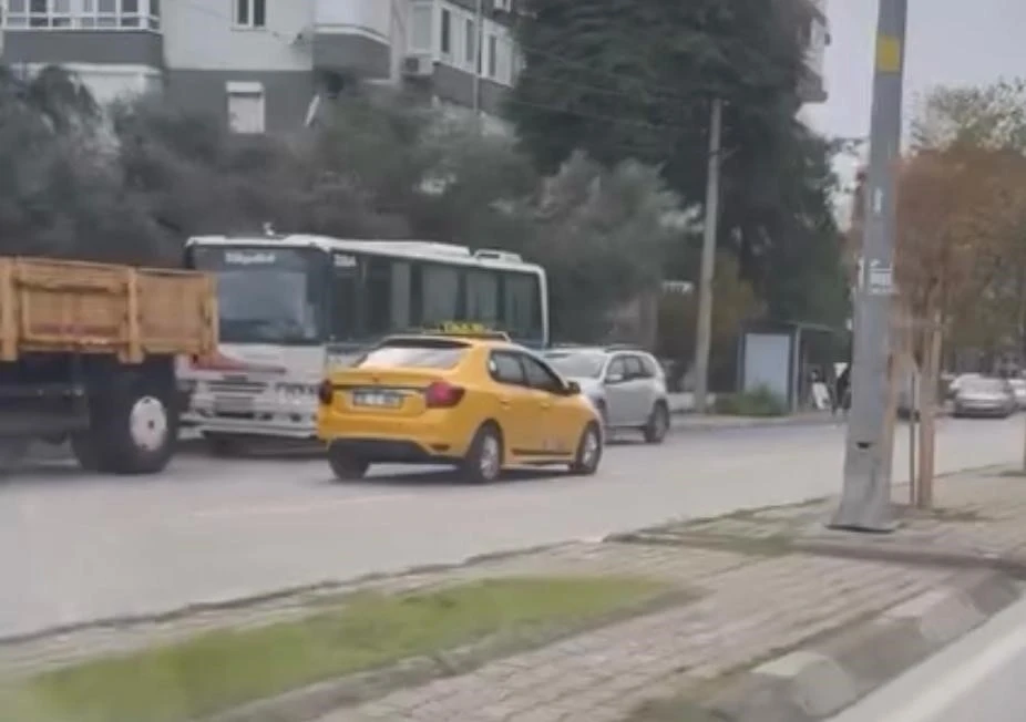 İzmir&rsquo;de ters y&ouml;nde giden taksi s&uuml;r&uuml;c&uuml;s&uuml;ne ceza
