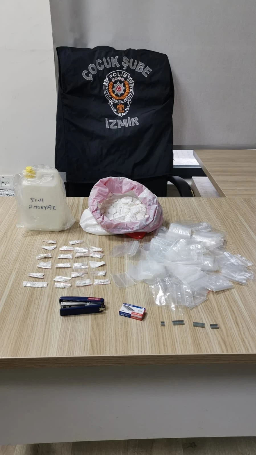 İzmir&rsquo;de uyuşturucu operasyonu: 1 g&ouml;zaltı
