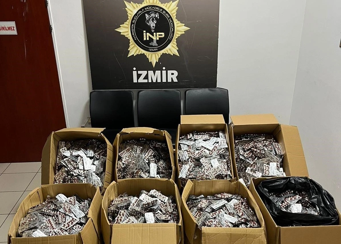 İzmir’de uyuşturucu operasyonu: 168 bin 448 sentetik ecza ele geçirildi
