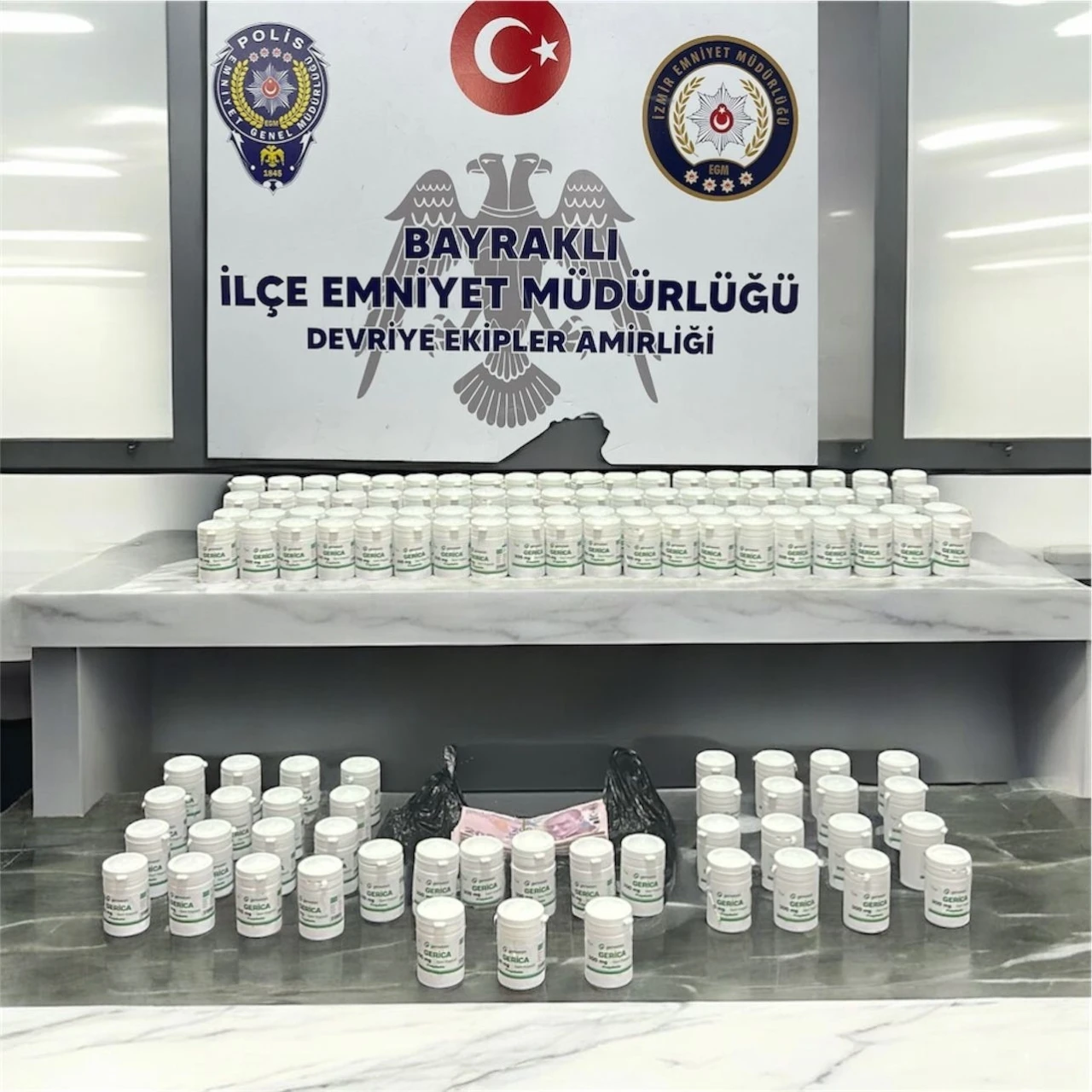 İzmir’de uyuşturucu operasyonu: 3 gözaltı
