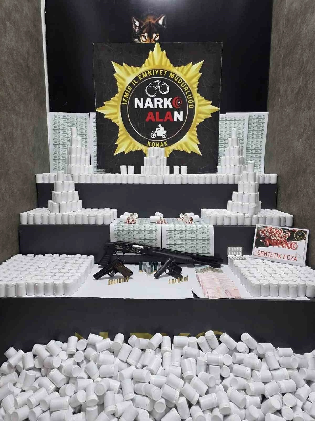 İzmir&rsquo;de uyuşturucu operasyonu: 3 g&ouml;zaltı
