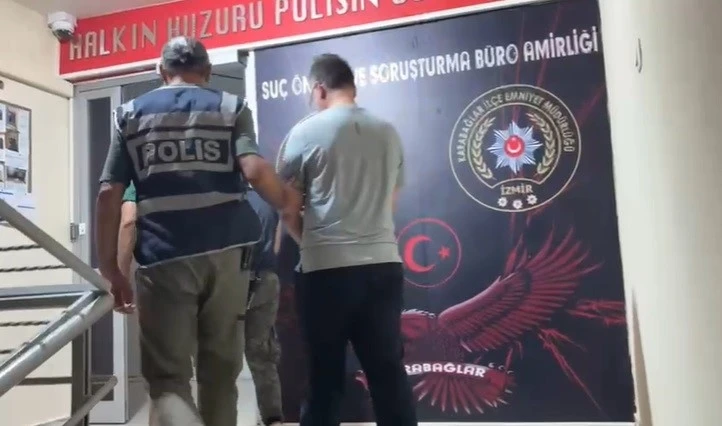 İzmir’de uyuşturucu operasyonunda 2 gözaltı

