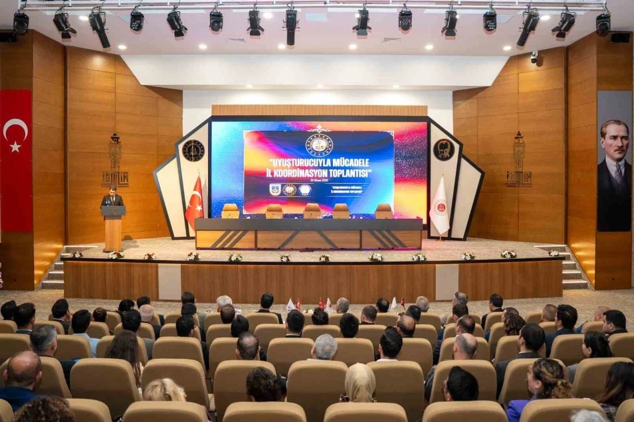İzmir&rsquo;de uyuşturucu raporu: Sentetik ecza yakalamaları y&uuml;zde 696 arttı
