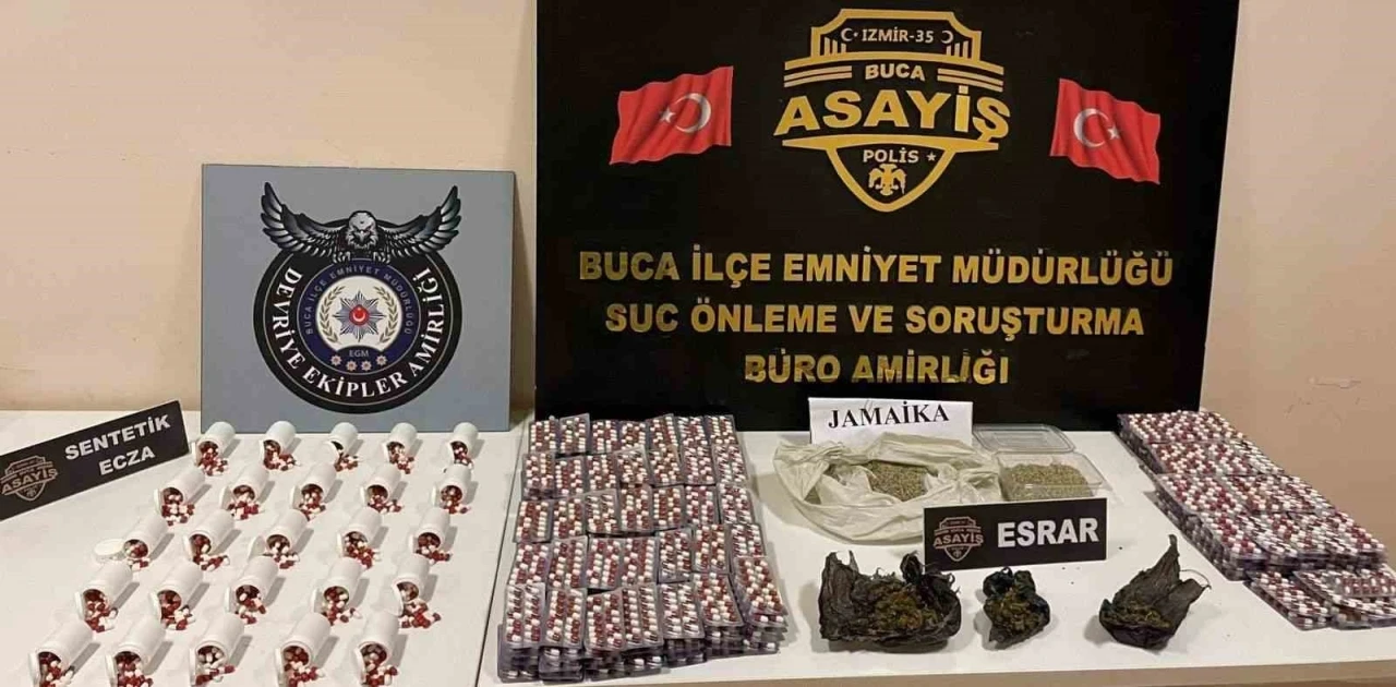 İzmir’de uyuşturucu satıcısına operasyon: 5 binden fazla hapla yakalandı
