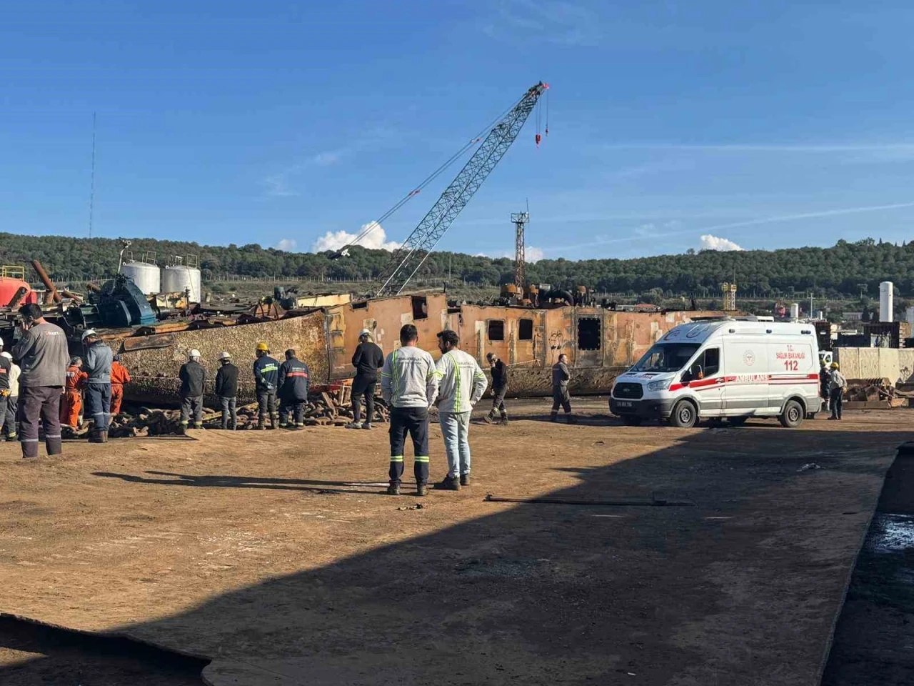 İzmir’de üzerine parça düşen işçi hayatını kaybetti
