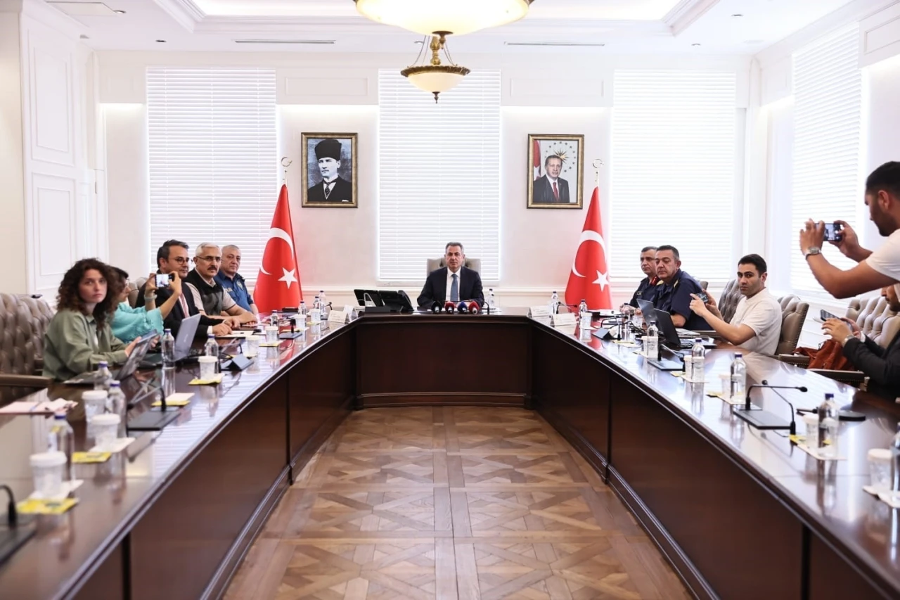 İzmir’de yangın riskine karşı ormanlara giriş yasaklandı
