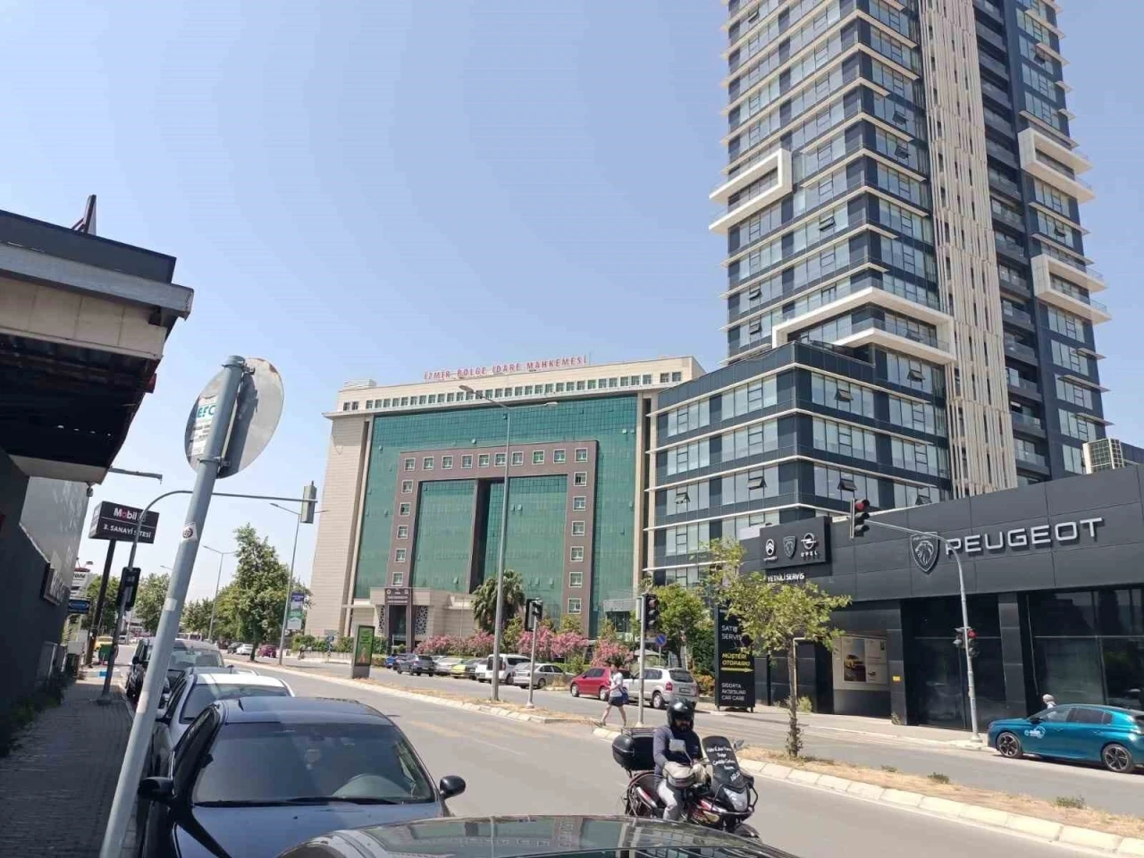 İzmir&rsquo;deki r&uuml;şvet davasında yeni gelişme: Tutuklu sanıklara adli kontrol
